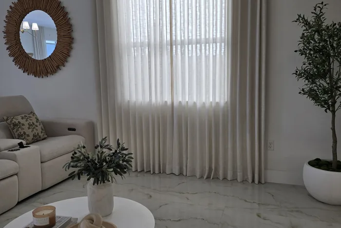 Cortinas Light Filtering en tonos beige